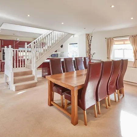 Host & - Folkton Scarborough