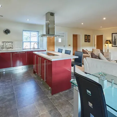 Host & - Folkton Scarborough