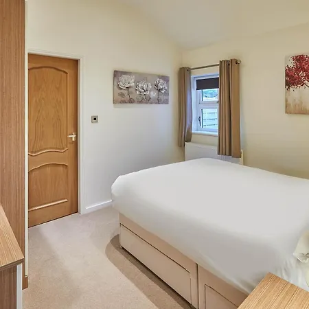 Host & - Folkton Скарборо